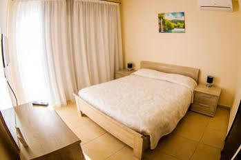 New Day Apartments Paphos Esterno foto